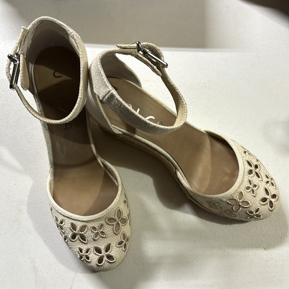 Closed toe wedge heels - Picture 2 of 4